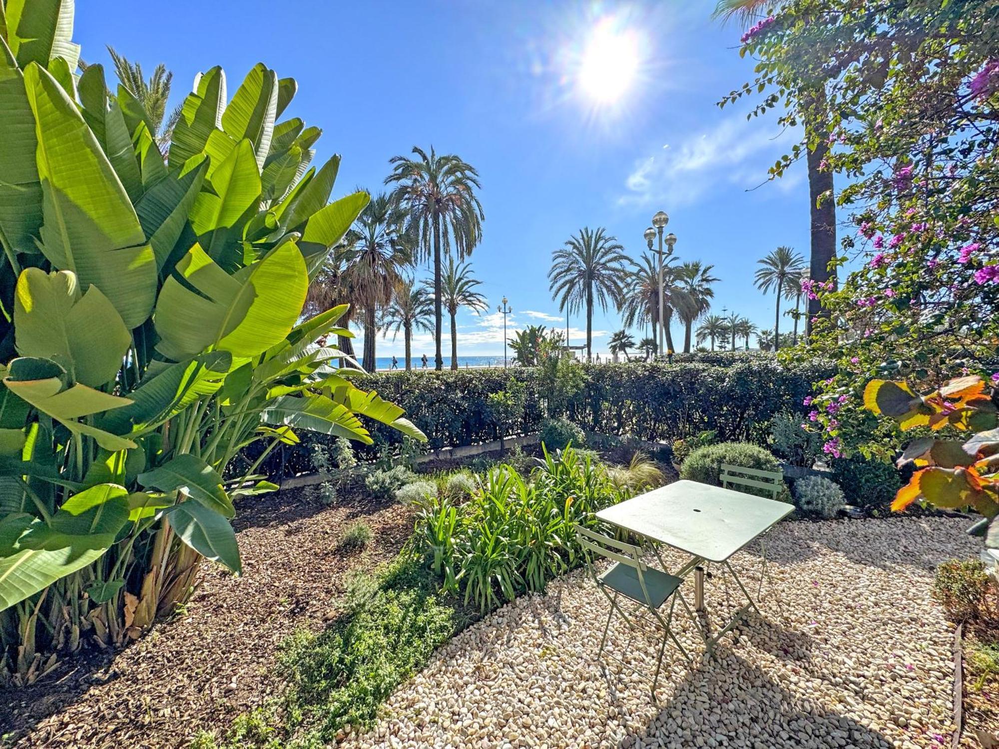 Cosy Sea Front Garden Apartment Nizza