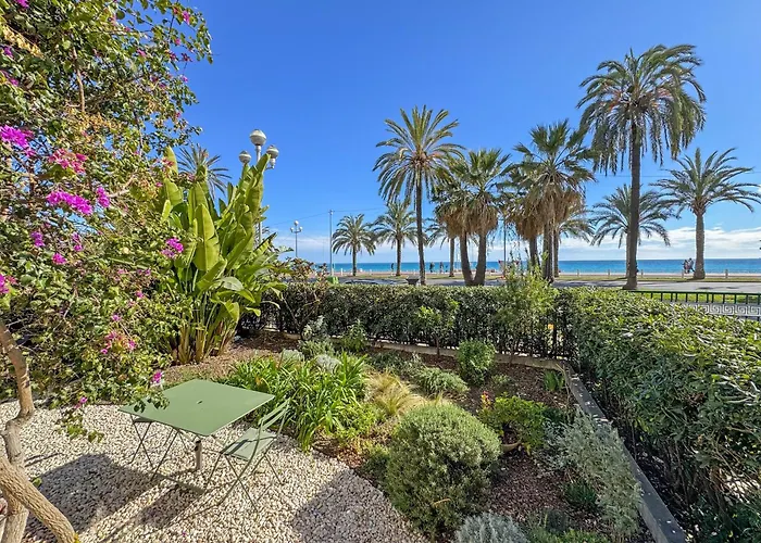 Cosy Sea Front Garden Nice